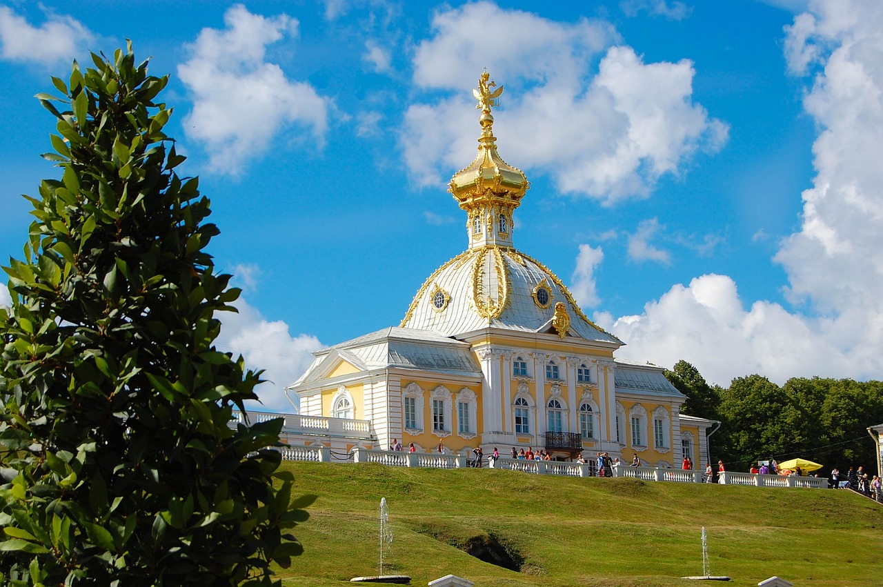 Гербовый корпус, Петергоф