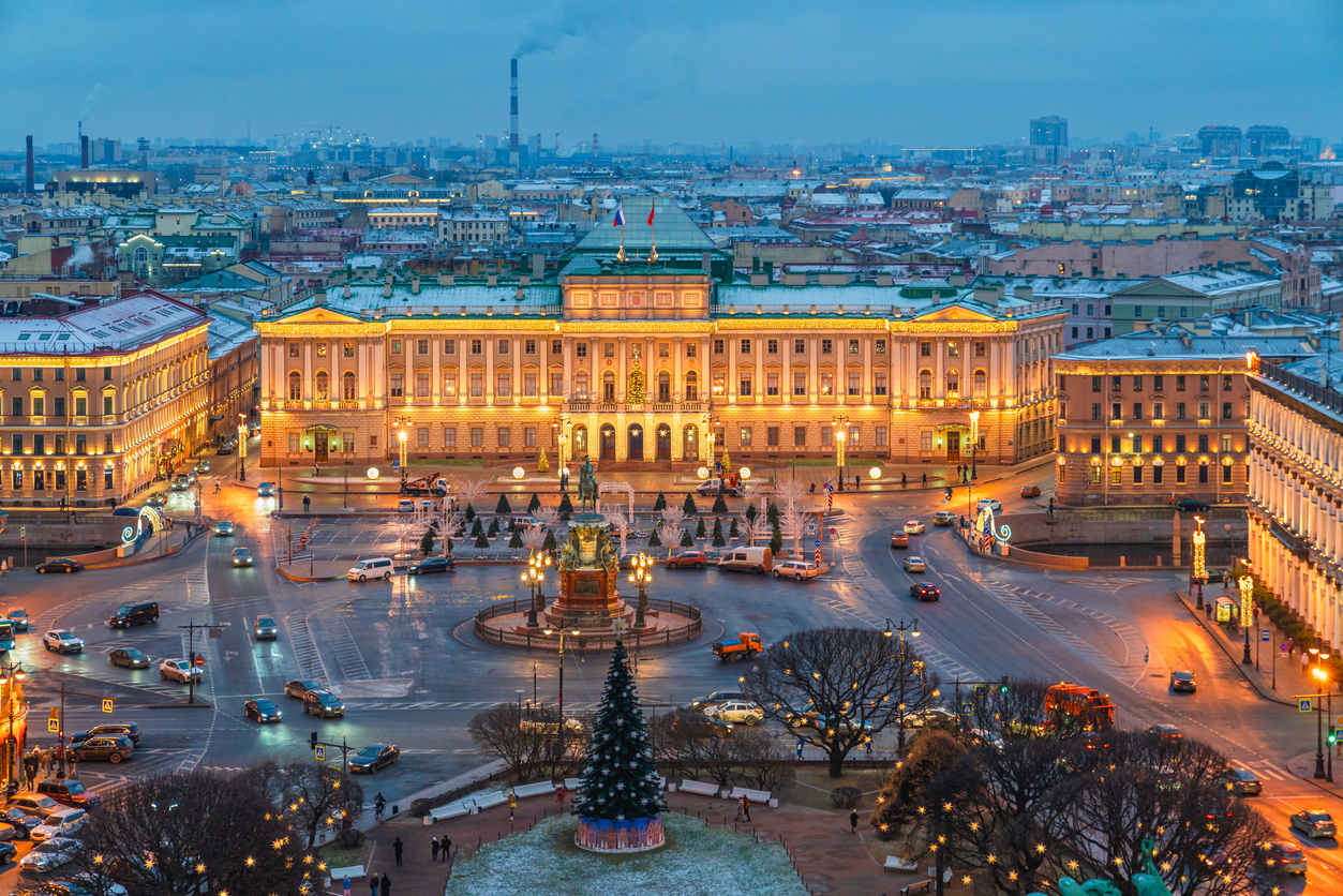 Вечерняя обзорная экскурсия по новогоднему Петербургу