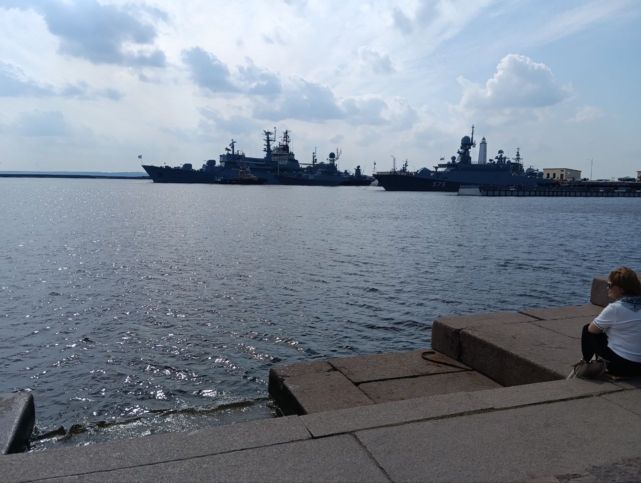 Корабли в гавани Кронштадта
