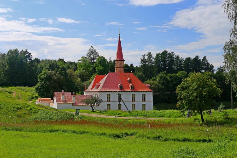 priory-palace-2464411_1280.jpg