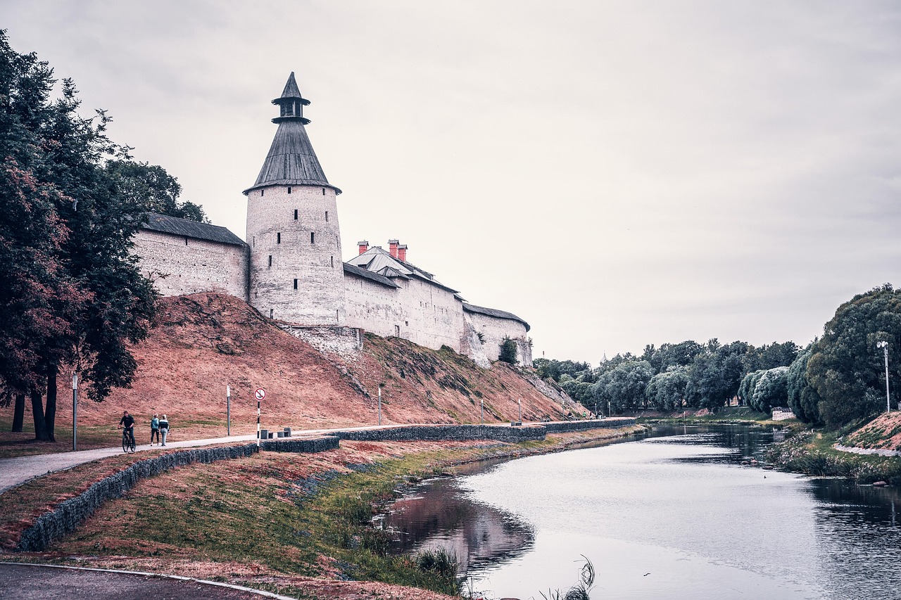 Стены псковского кремля