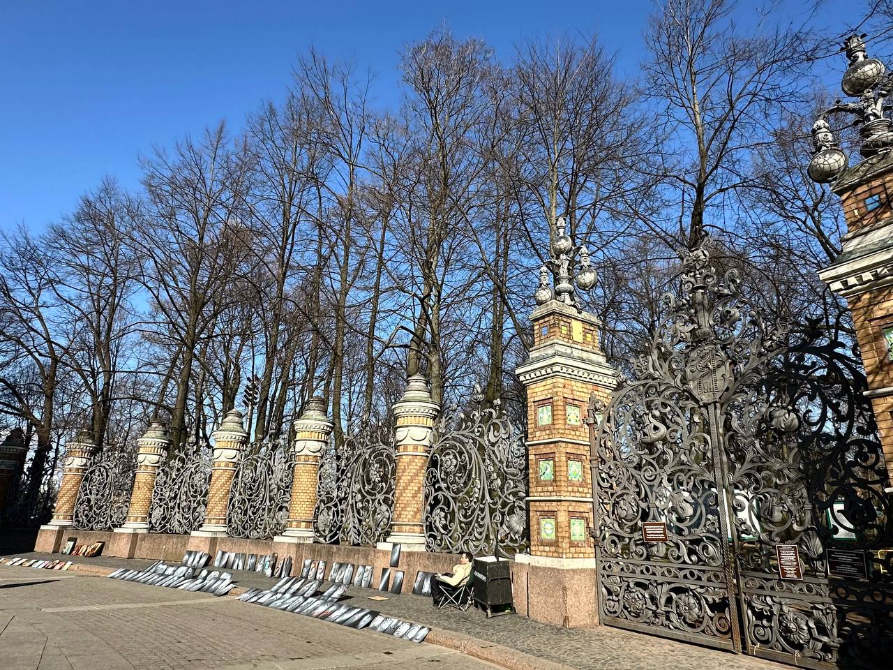 Решетка Михайловского сада