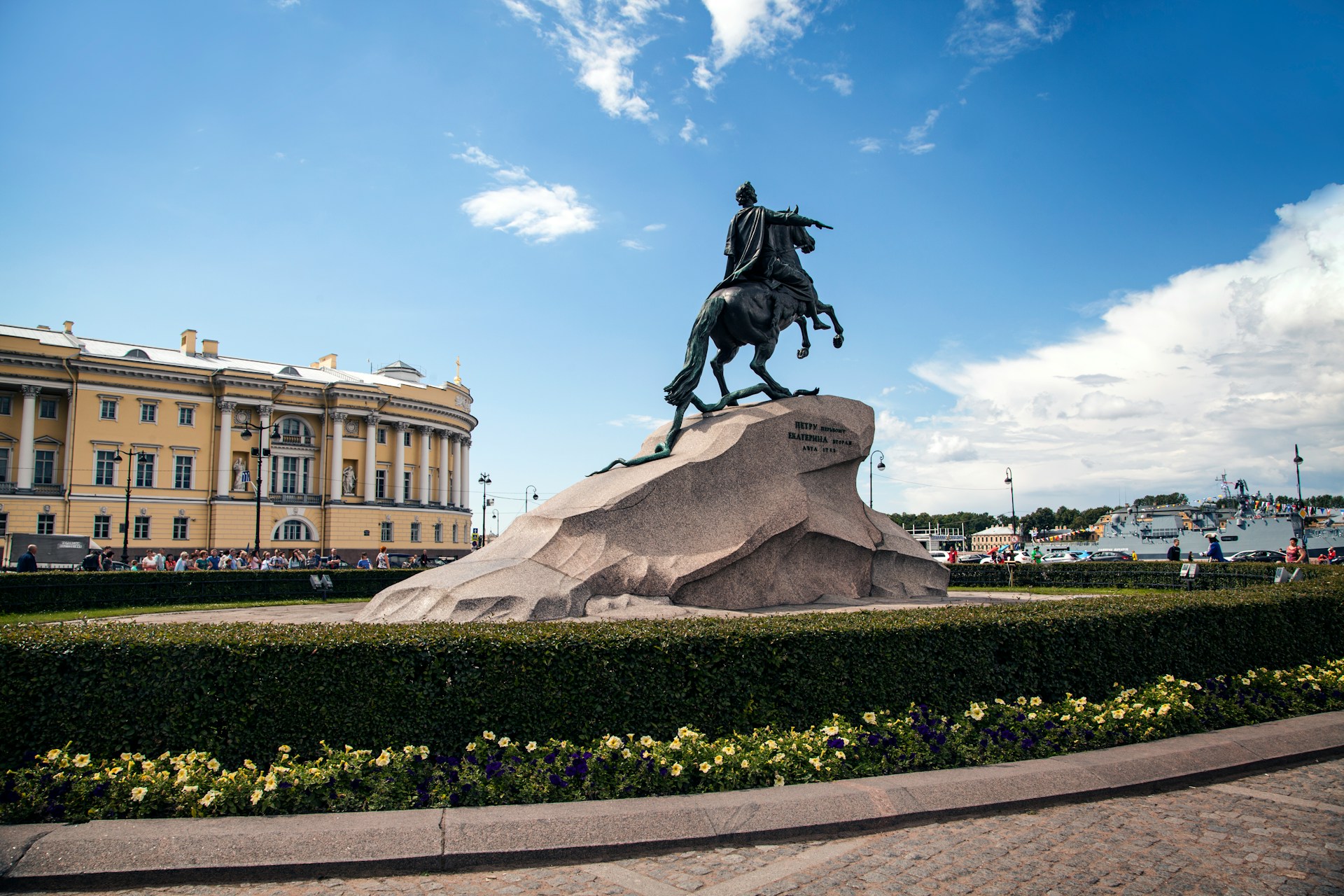 Медный всадник, Сенатская площадь