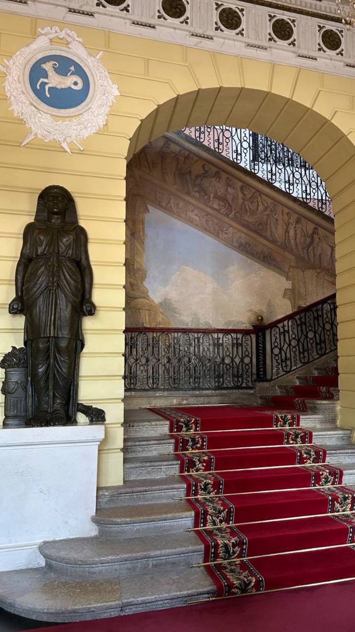 Лестница во дворце в Павловске