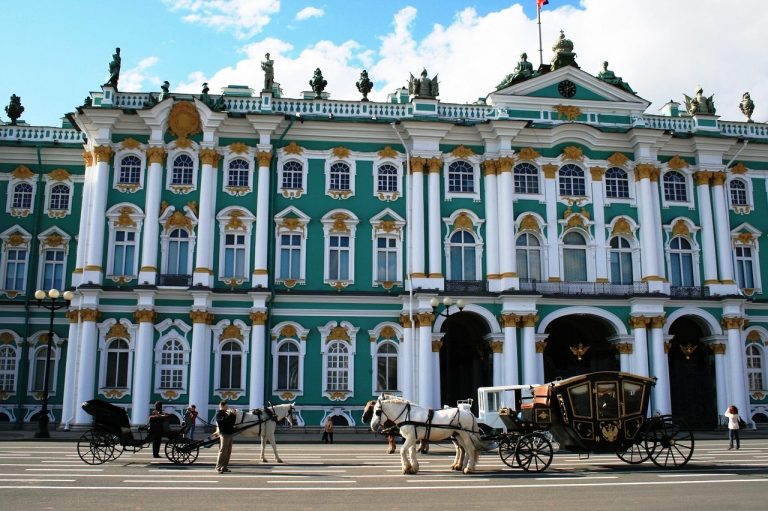 winter-palace-215727_1280.jpg
